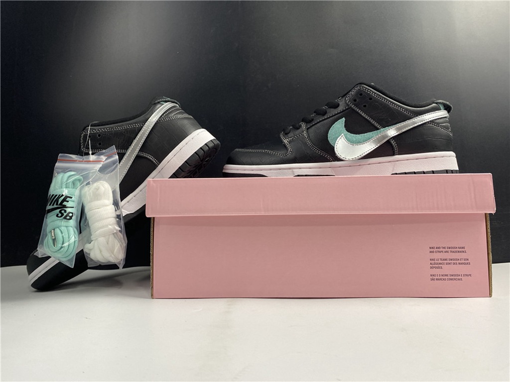 Nike SB Dunk Low